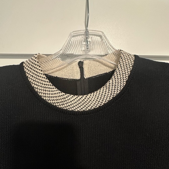 St. John Sleeveless Mock Neck, Black/Cream Top, Size Large - Picture 5 of 8